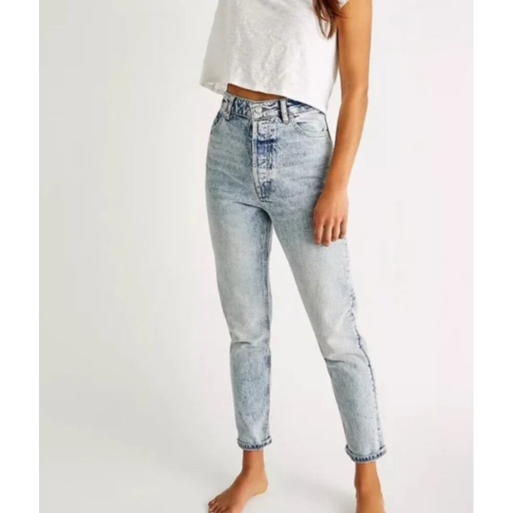 NWT Free People Ultra High Waist Washed Blue Denim Tapered Leg Mom Jeans - Picture 11 of 14